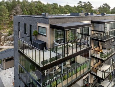 Innglasset balkong med elegant design