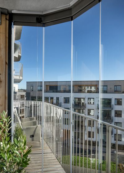 Balkonginnglassing etter montering – utsikt fra innglasset balkong