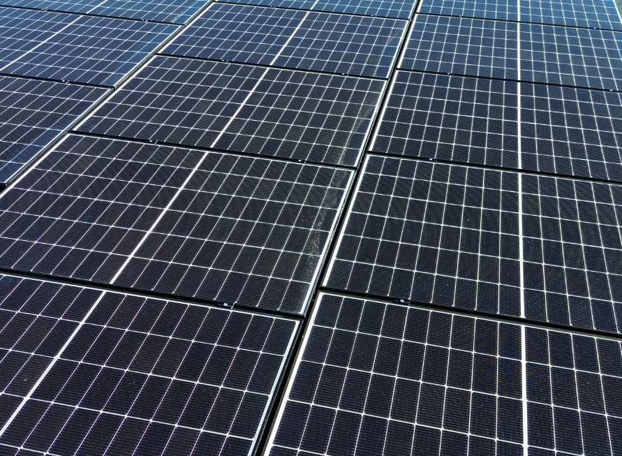 Nærbilde solceller på tak