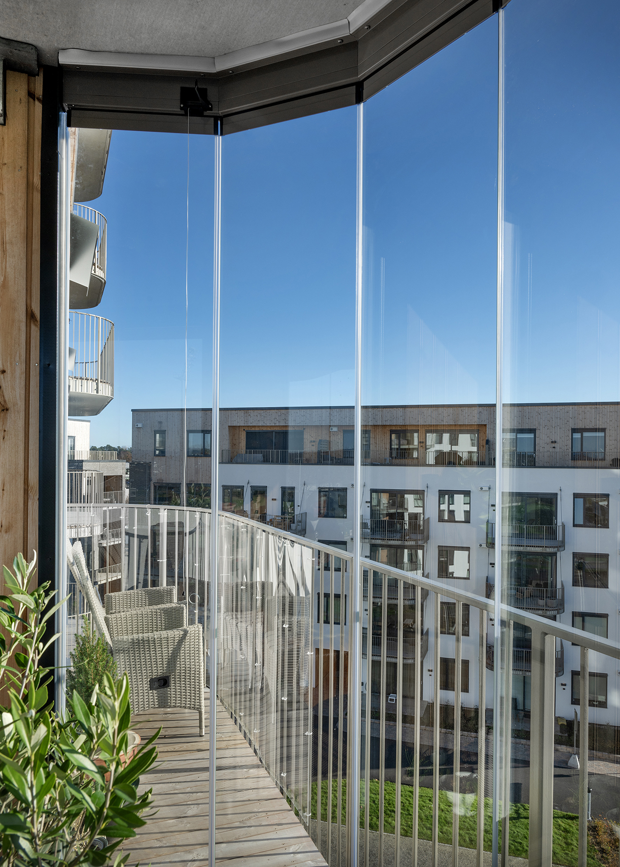 Balkonginnglassing etter montering – utsikt fra innglasset balkong